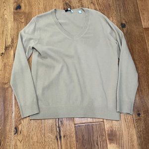 Vince v neck slightly oversized cashmere sweater